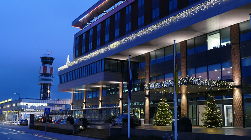 Entree Fletcher Hotel-Restaurant Wings-Rotterdam in kerstsferen