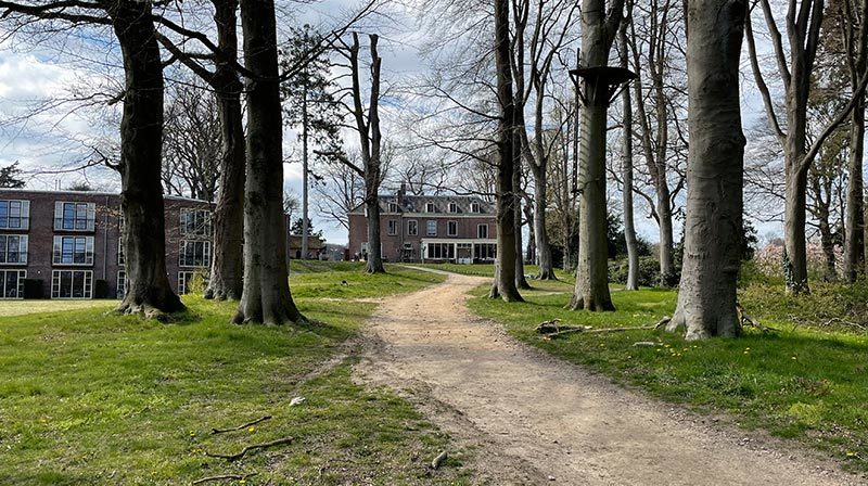 Partytent op het buitenterrein van Fletcher Hotel-Restaurant De Buunderkamp