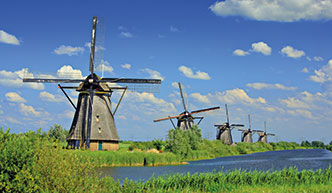 Molens van Kinderdijk in de zomer