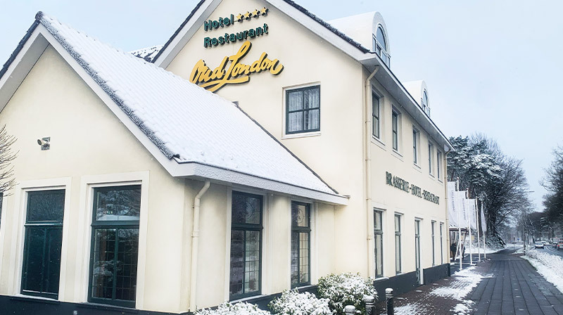 besneeuwd pand