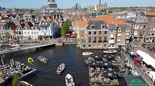 Luchtfoto van het stadscentrum van Leiden